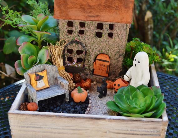 4 halloween miniature garden planter wooden box set with 3 halloween figurine choices